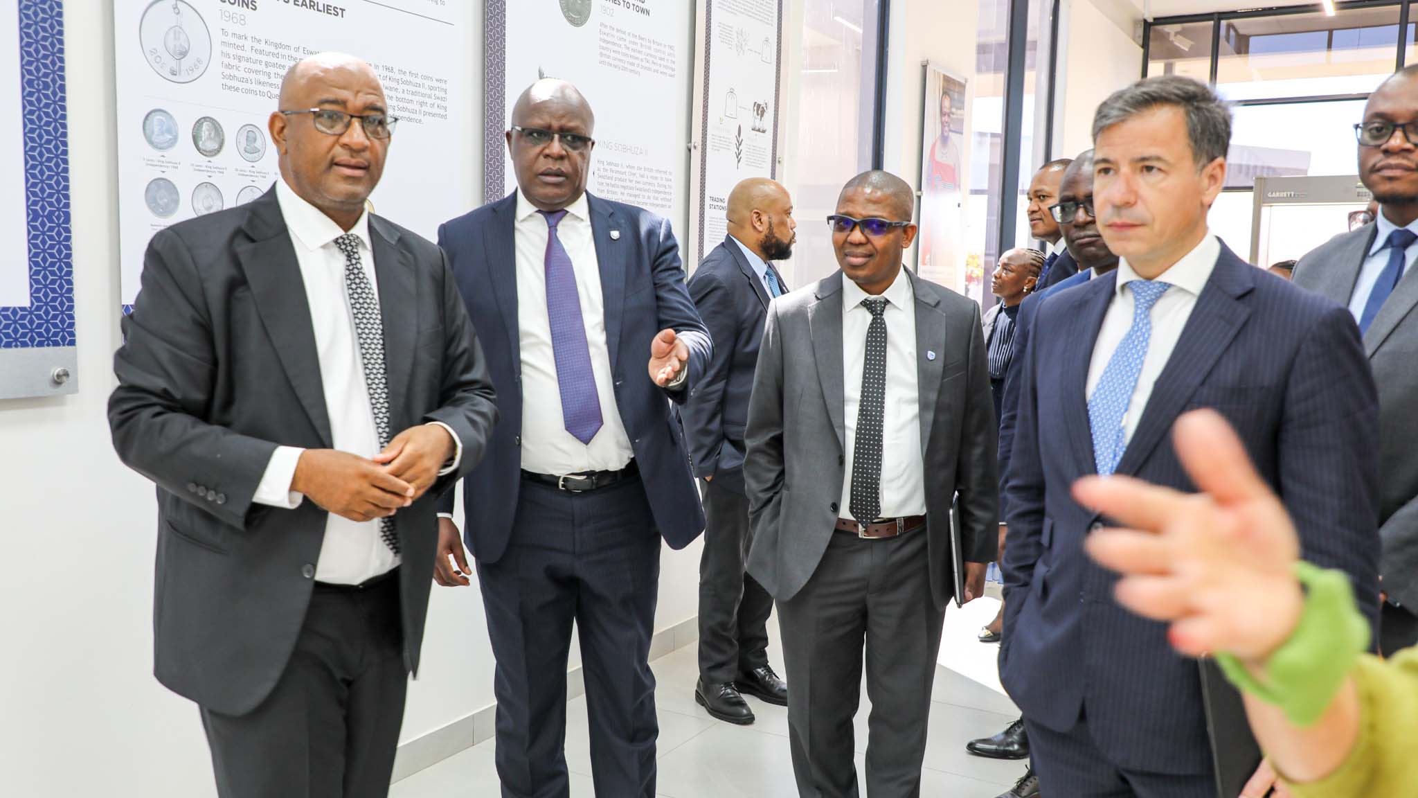 The Central Bank of Eswatini Governor, Dr Phil Mnisi (L) with some of the seven chief executives from Standard Bank’s Southern African operations. (Courtesy pic)